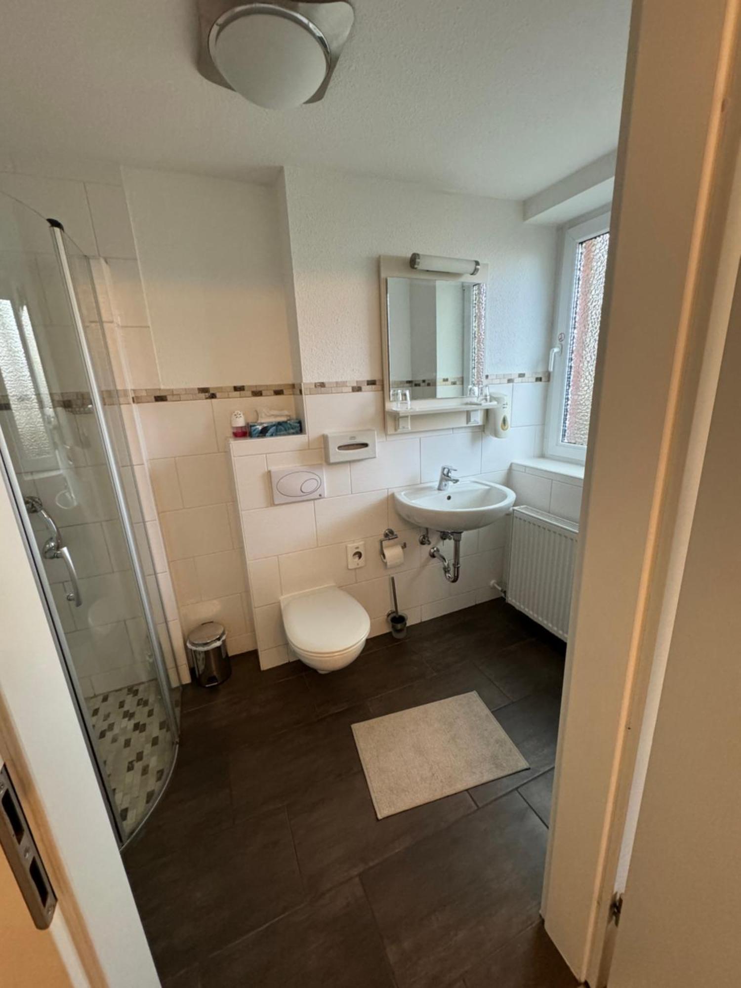 Skypension Schönefeld Buitenkant foto