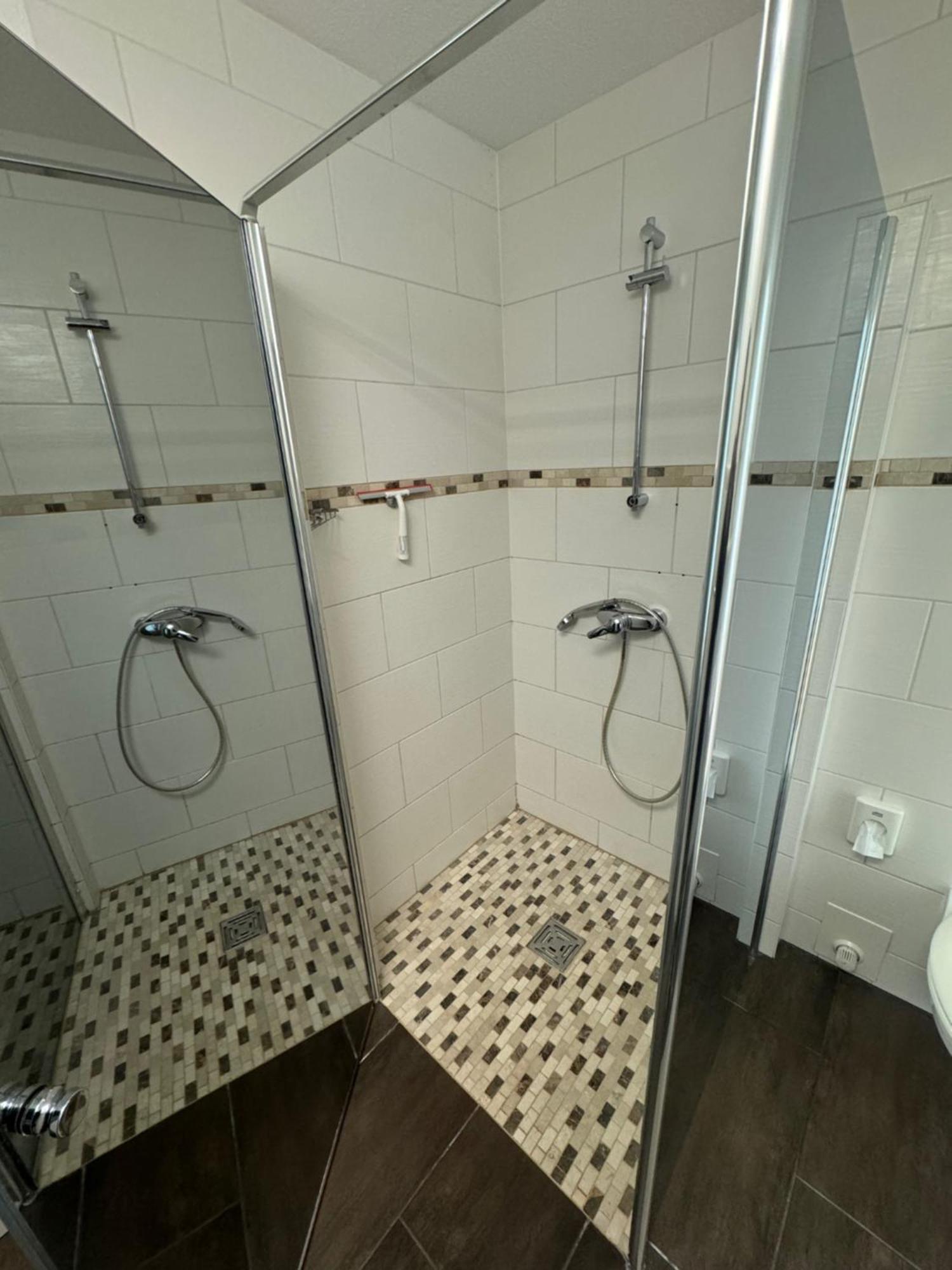 Skypension Schönefeld Buitenkant foto