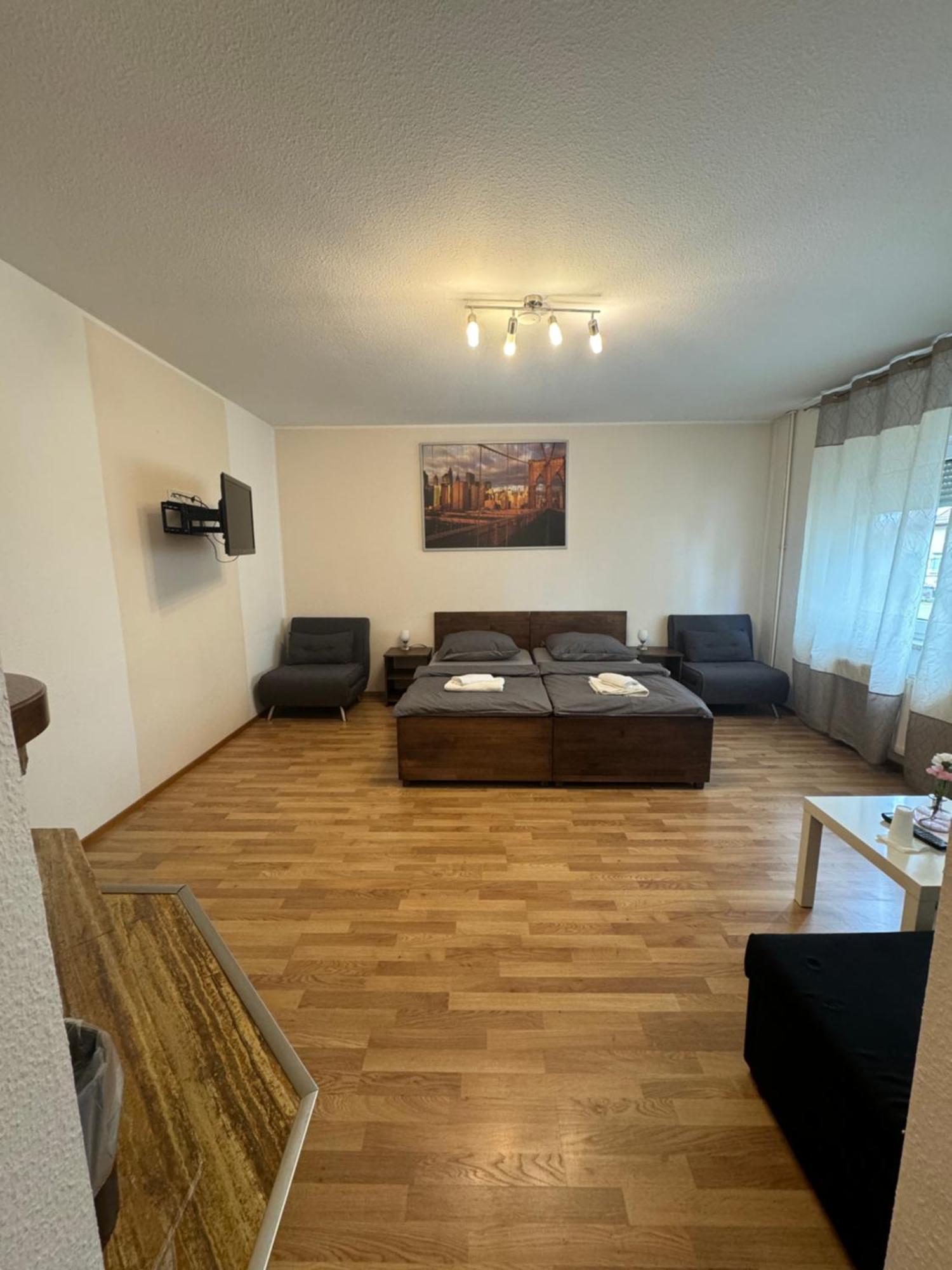 Skypension Schönefeld Buitenkant foto