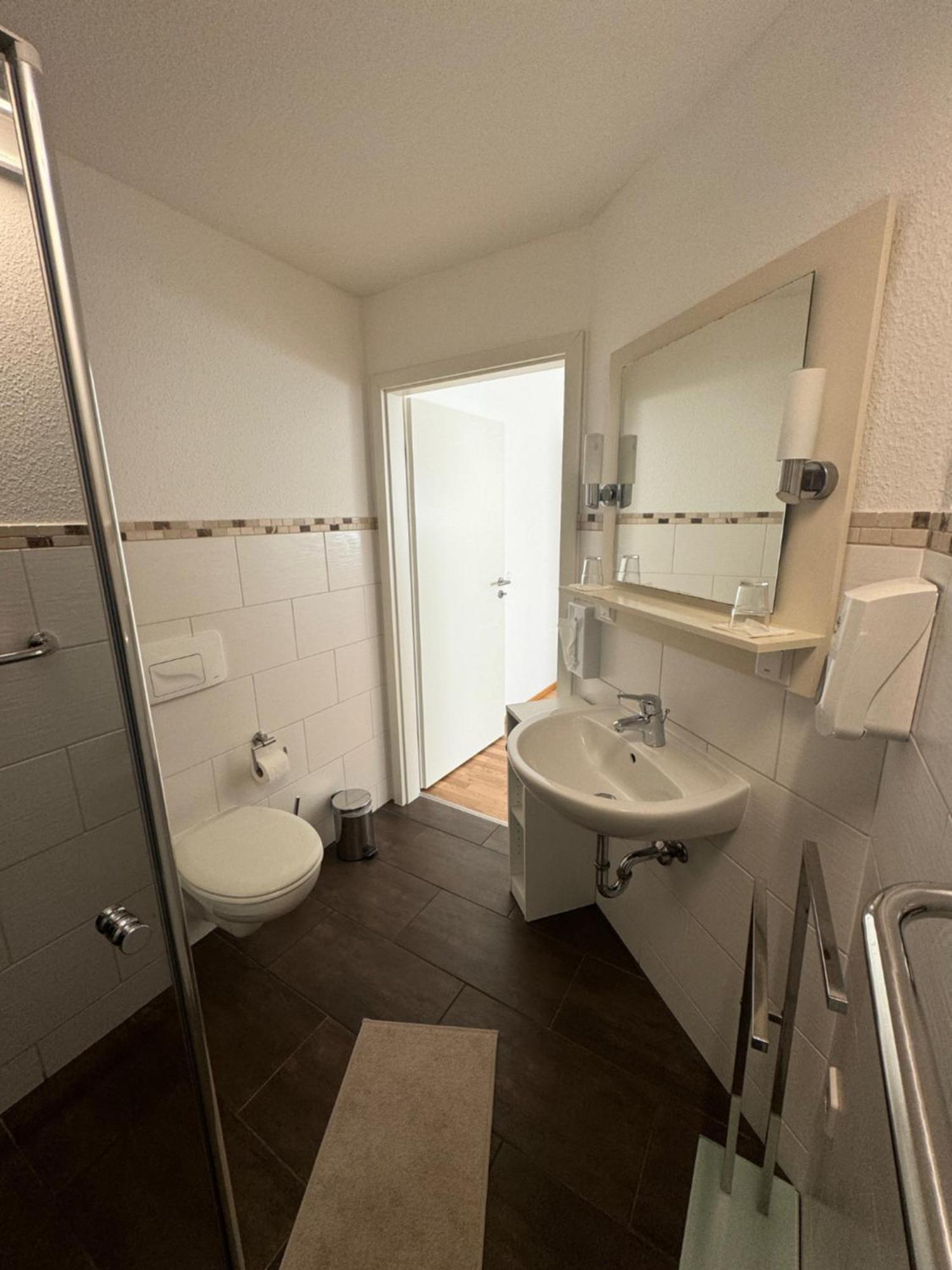 Skypension Schönefeld Buitenkant foto