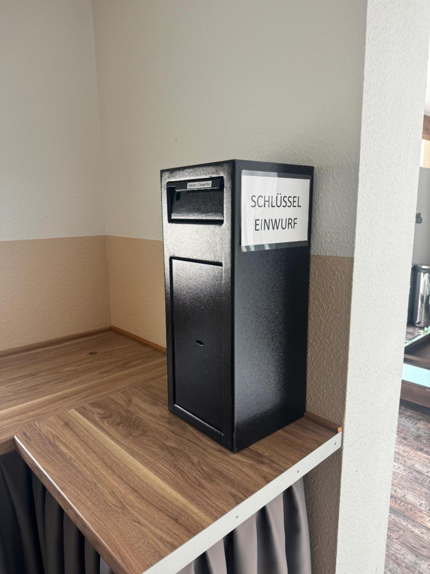 Skypension Schönefeld Buitenkant foto