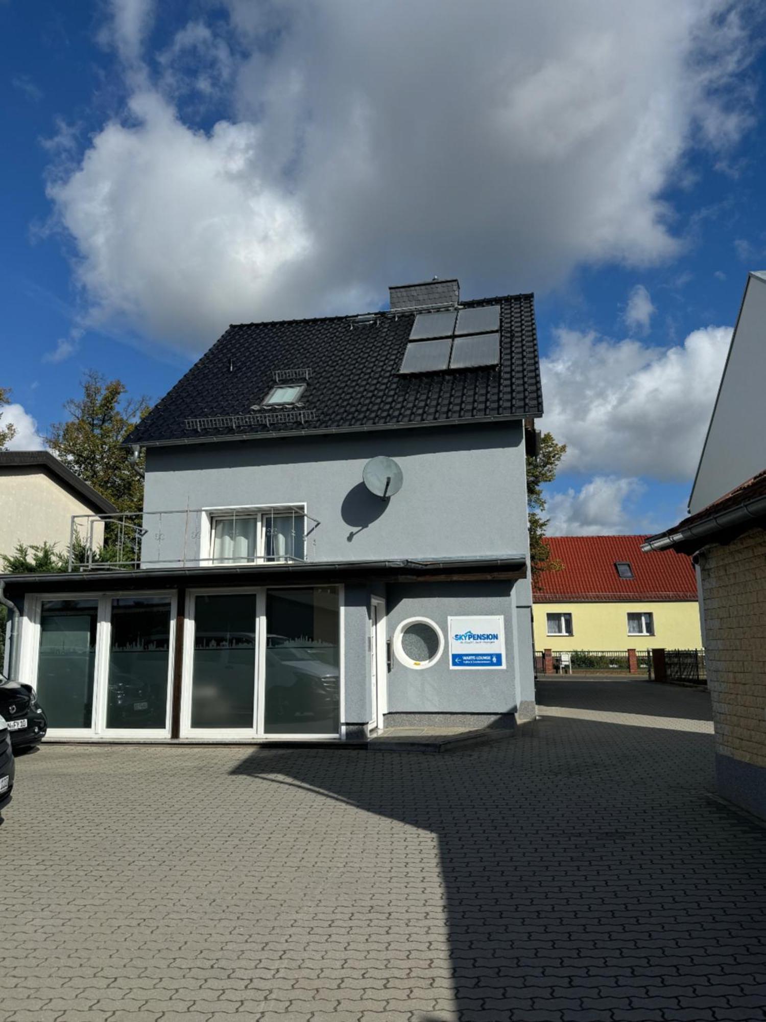 Skypension Schönefeld Buitenkant foto